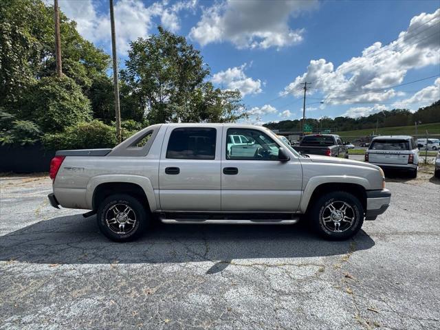 used 2005 Chevrolet Avalanche car, priced at $8,995