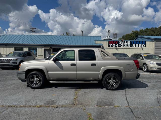 used 2005 Chevrolet Avalanche car, priced at $8,995