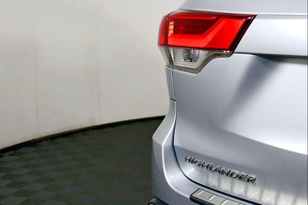 used 2017 Toyota Highlander Hybrid car, priced at $22,998