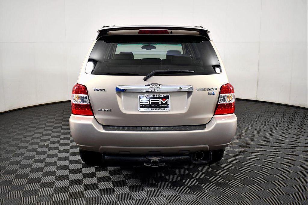 used 2006 Toyota Highlander Hybrid car, priced at $8,500
