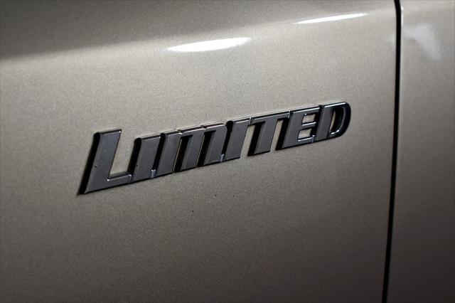 used 2006 Toyota Highlander Hybrid car, priced at $8,888