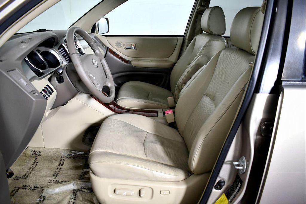 used 2006 Toyota Highlander Hybrid car, priced at $8,500