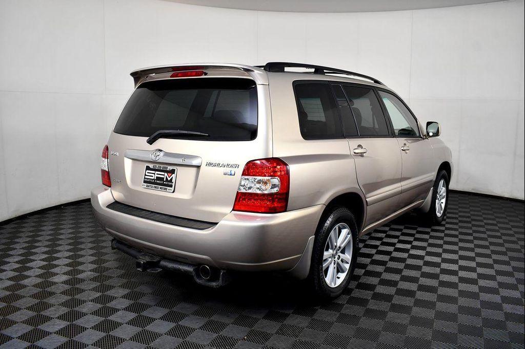 used 2006 Toyota Highlander Hybrid car, priced at $8,500