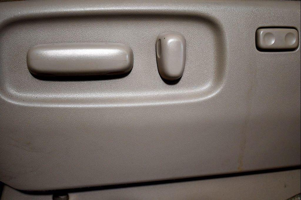 used 2007 Toyota Sienna car, priced at $4,500