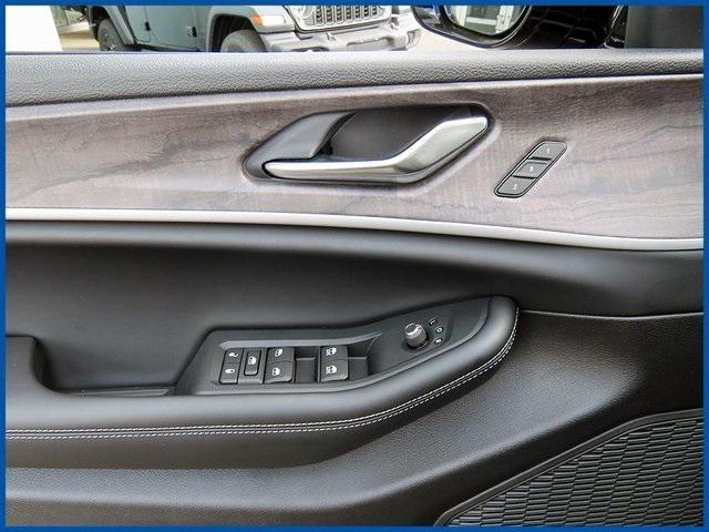 new 2025 Jeep Grand Cherokee L car