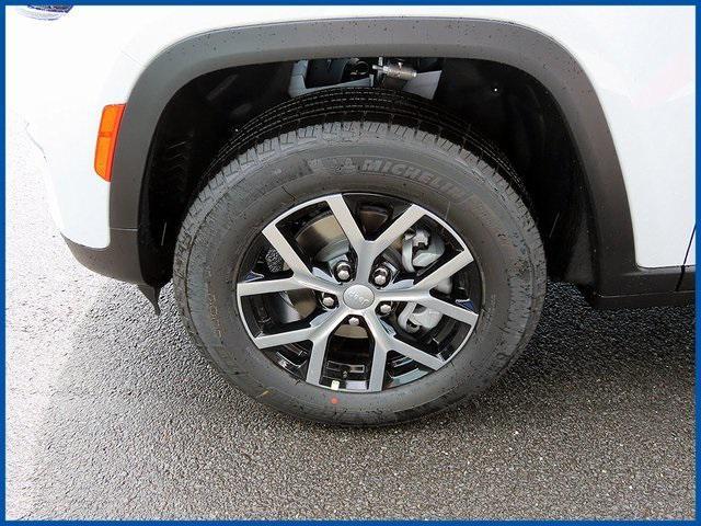 new 2025 Jeep Grand Cherokee car, priced at $45,915