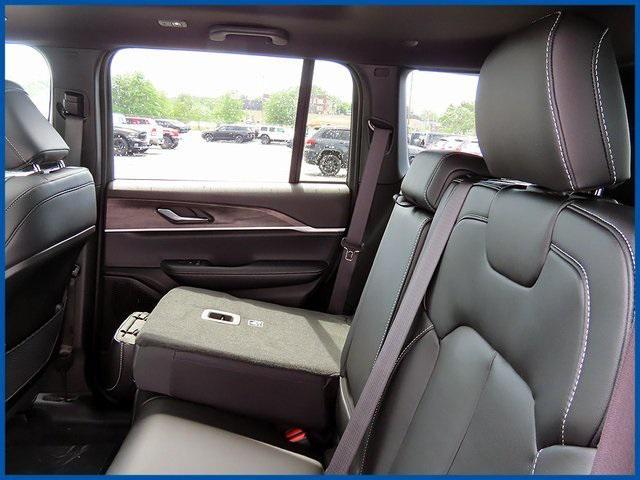 new 2025 Jeep Grand Cherokee car, priced at $45,915
