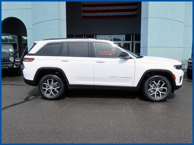 new 2025 Jeep Grand Cherokee car, priced at $45,915