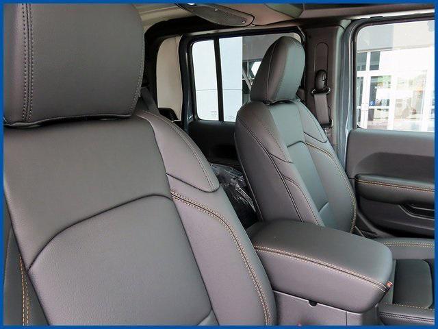 new 2025 Jeep Gladiator car, priced at $49,805