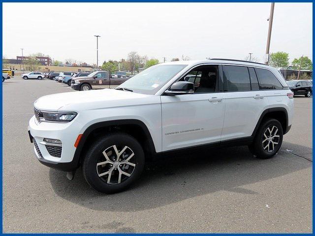 new 2025 Jeep Grand Cherokee car, priced at $49,215