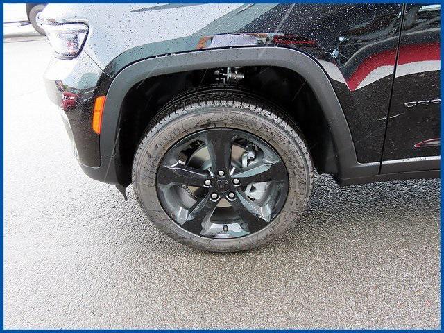 new 2025 Jeep Grand Cherokee car, priced at $49,235