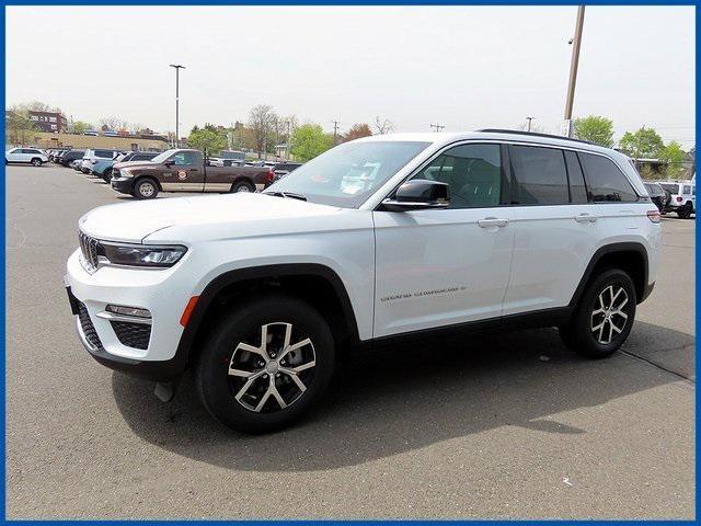 new 2025 Jeep Grand Cherokee car, priced at $49,000