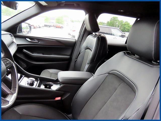 new 2025 Jeep Grand Cherokee car, priced at $46,135