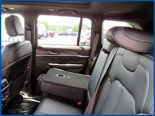 new 2025 Jeep Grand Cherokee car, priced at $49,235