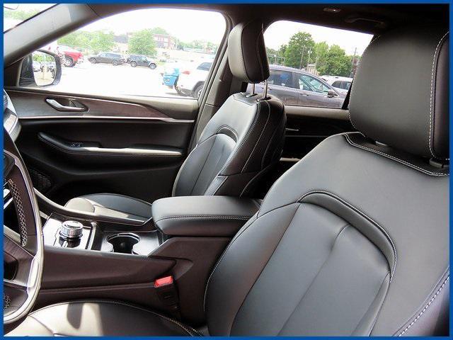 new 2025 Jeep Grand Cherokee car, priced at $49,235