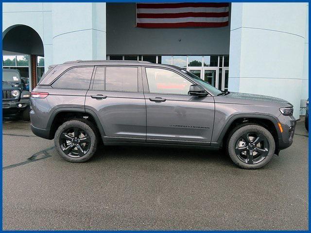 new 2025 Jeep Grand Cherokee car, priced at $49,235