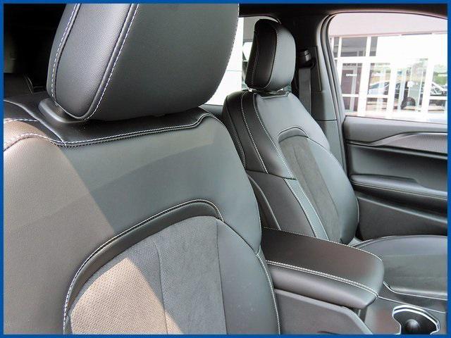 new 2025 Jeep Grand Cherokee car, priced at $46,730