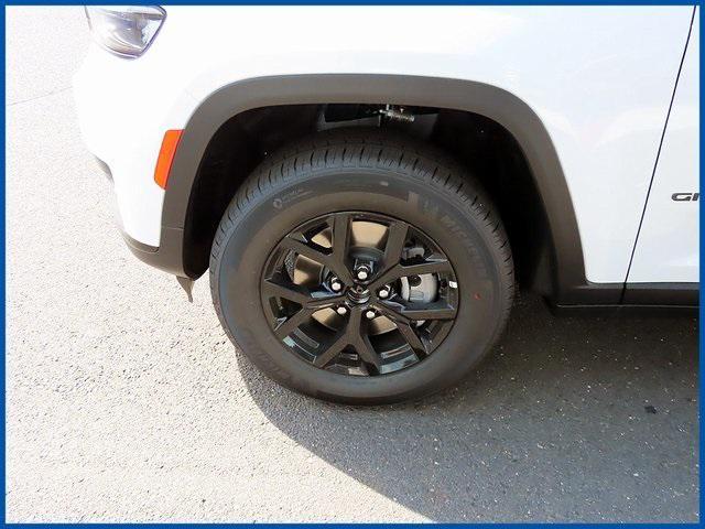 new 2025 Jeep Grand Cherokee L car, priced at $43,885