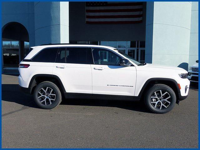 new 2025 Jeep Grand Cherokee car, priced at $42,032