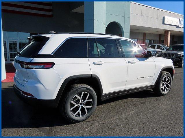 new 2025 Jeep Grand Cherokee car, priced at $42,032