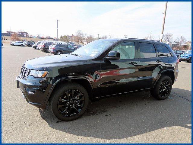 used 2024 Jeep Grand Cherokee car, priced at $40,419