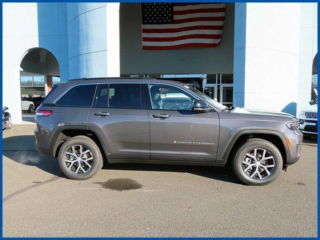 new 2025 Jeep Grand Cherokee car, priced at $43,090