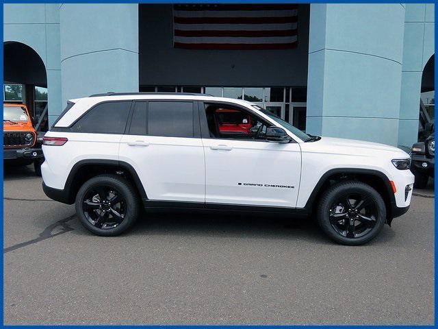 new 2025 Jeep Grand Cherokee car, priced at $48,640
