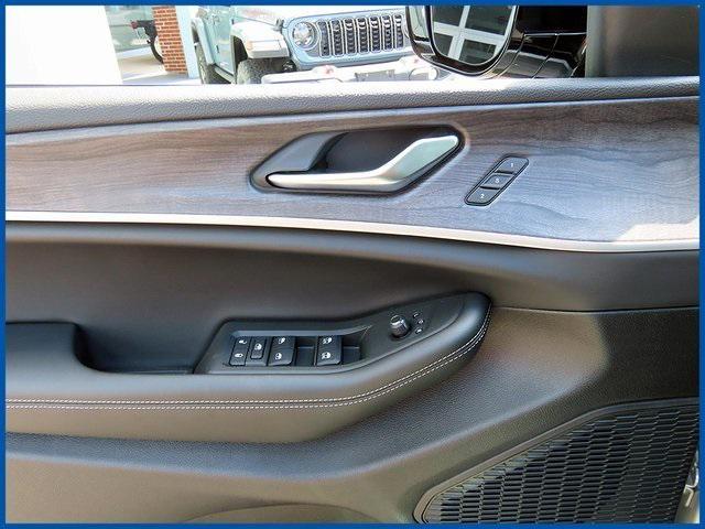 new 2025 Jeep Grand Cherokee car, priced at $48,485