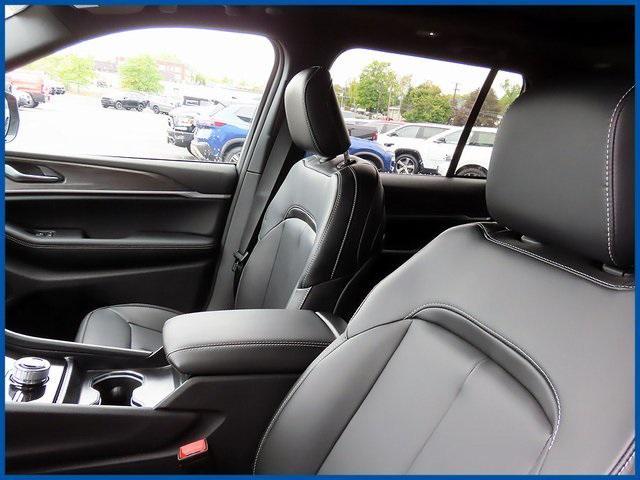 new 2025 Jeep Grand Cherokee car, priced at $47,985