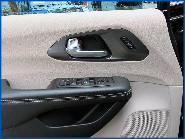 used 2024 Chrysler Pacifica car, priced at $33,987