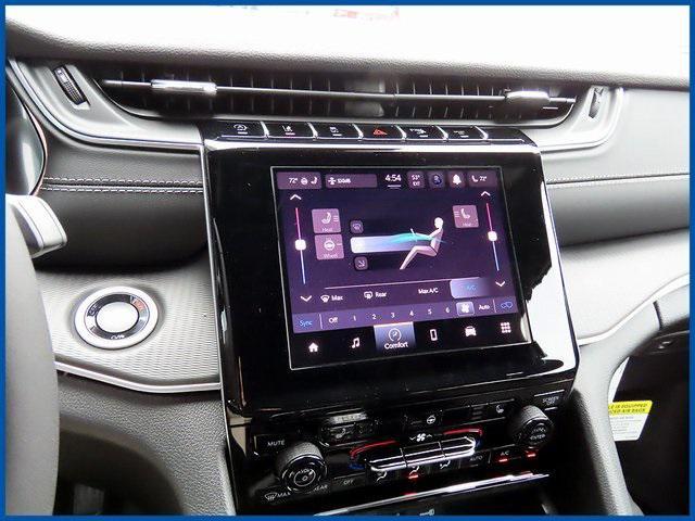 new 2025 Jeep Grand Cherokee car, priced at $41,385