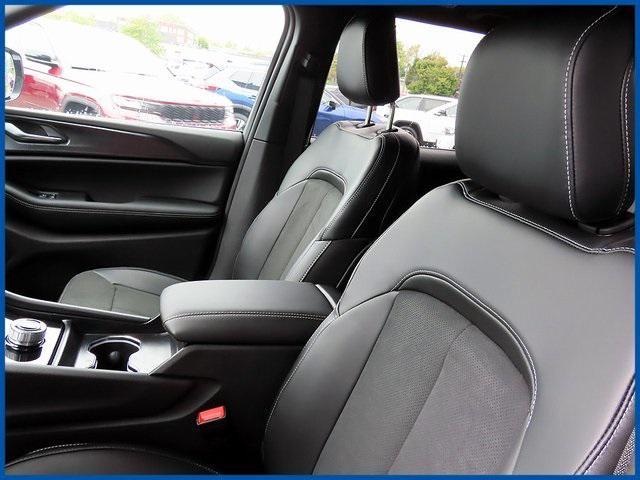 new 2025 Jeep Grand Cherokee car, priced at $41,385