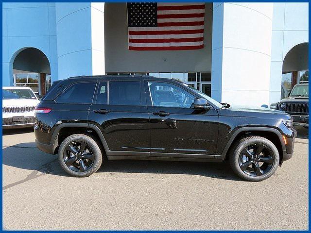 new 2025 Jeep Grand Cherokee car, priced at $48,035