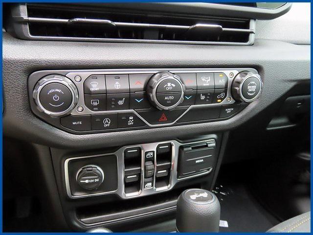 new 2025 Jeep Wrangler car, priced at $52,045
