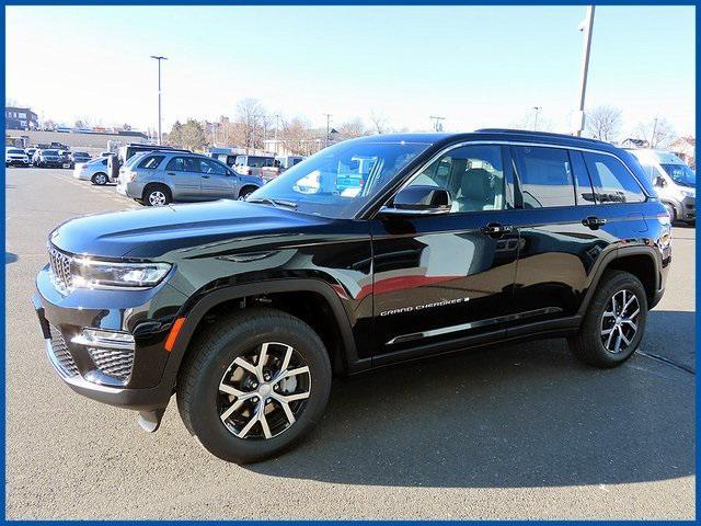 new 2025 Jeep Grand Cherokee car, priced at $43,986