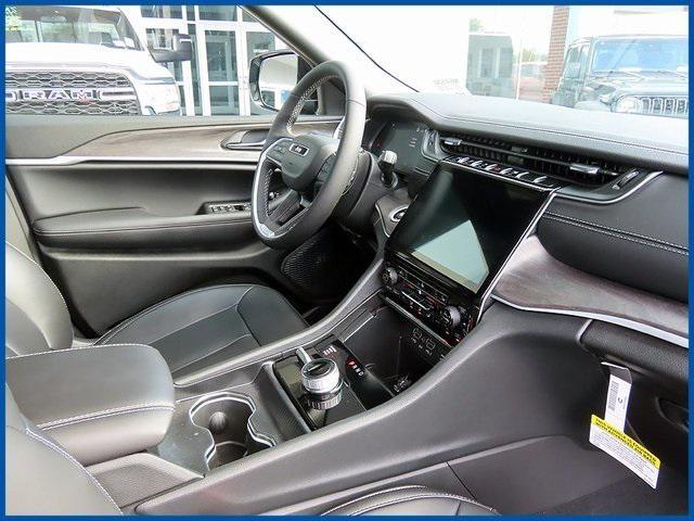 new 2025 Jeep Grand Cherokee car, priced at $47,985