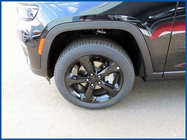 new 2025 Jeep Grand Cherokee car, priced at $47,985