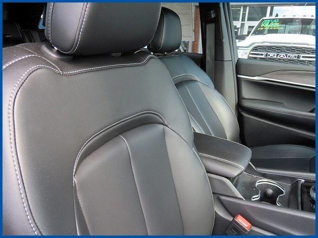 new 2025 Jeep Grand Cherokee car, priced at $47,985