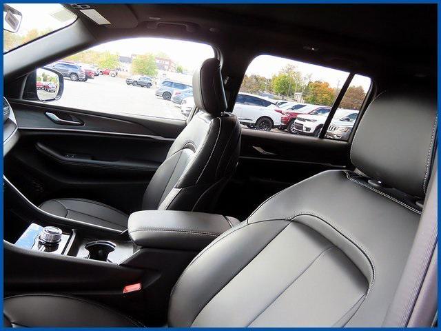 new 2025 Jeep Grand Cherokee car, priced at $47,985