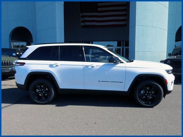 new 2025 Jeep Grand Cherokee car, priced at $50,440