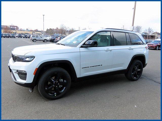 new 2025 Jeep Grand Cherokee car, priced at $44,987