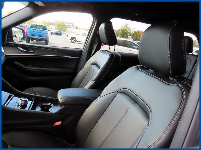 new 2025 Jeep Grand Cherokee car, priced at $47,985