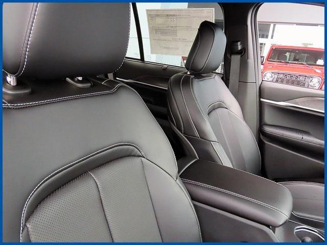new 2025 Jeep Grand Cherokee car, priced at $52,160