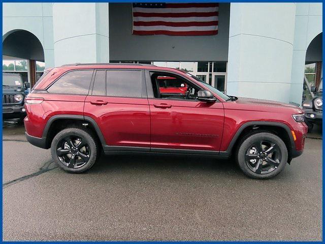 new 2025 Jeep Grand Cherokee car, priced at $52,160
