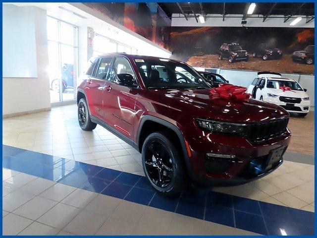 new 2025 Jeep Grand Cherokee car, priced at $45,543