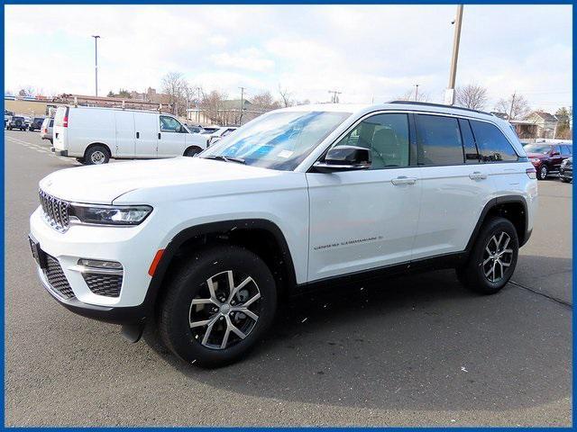 new 2025 Jeep Grand Cherokee car, priced at $42,554