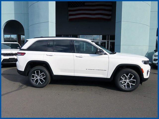 new 2025 Jeep Grand Cherokee car, priced at $42,554