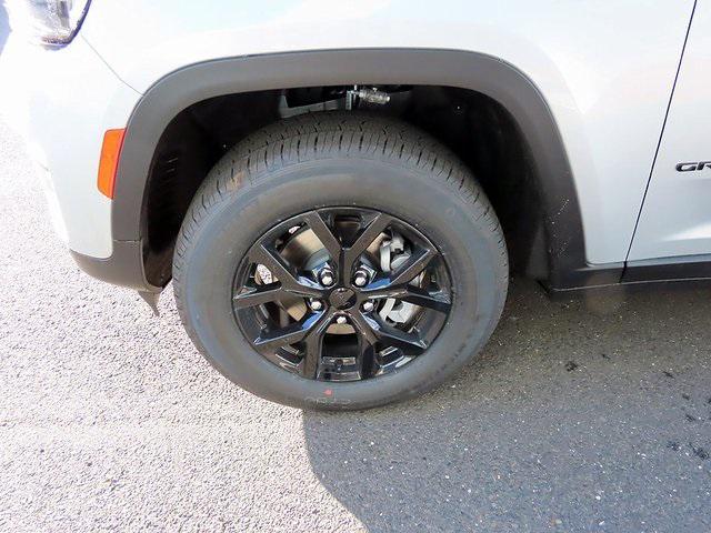 new 2025 Jeep Grand Cherokee car, priced at $39,768