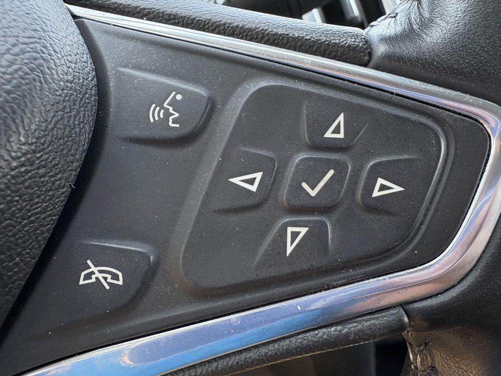 used 2022 Chevrolet Equinox car, priced at $19,399