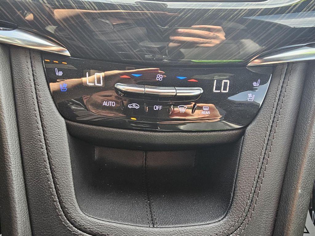 used 2023 Cadillac XT6 car, priced at $38,599